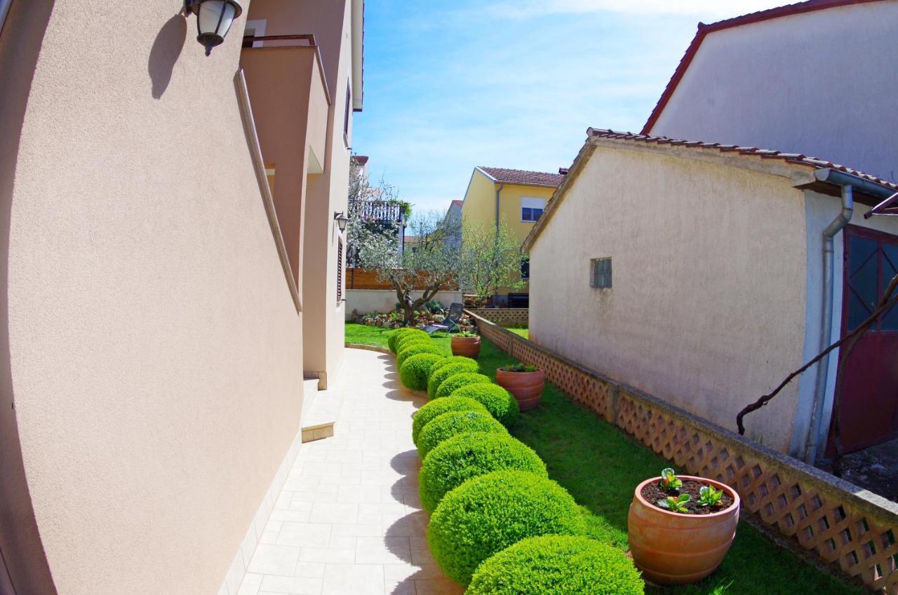 Apartments Tina & Denis Pula Exterior photo
