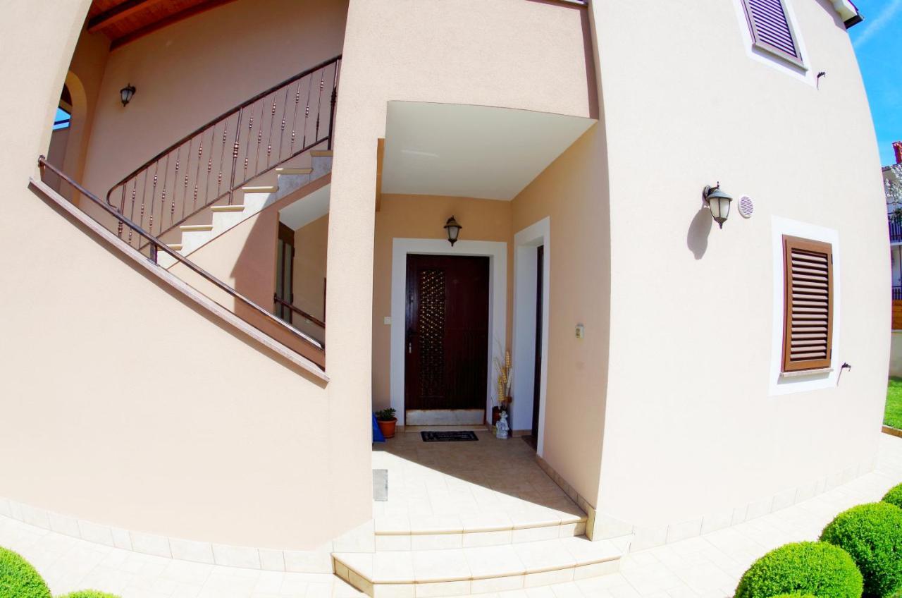 Apartments Tina & Denis Pula Exterior photo